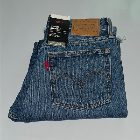 Levi’s Wedgie Straight High Rise NWT Size 25 - Picture 3 of 16